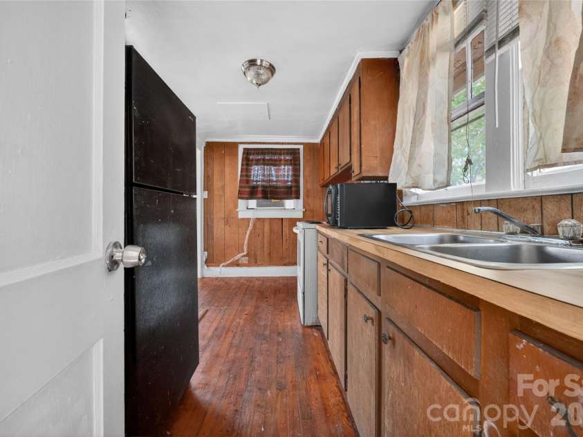 3833 1st Avenue, Hickory, NC 28602.  MLS# CAR4373369, YatesRealty ID 24478. Above garage living space kitchen
