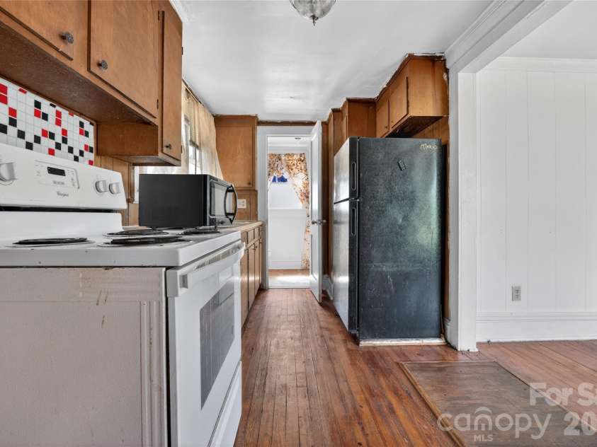 3833 1st Avenue, Hickory, NC 28602.  MLS# CAR4373369, YatesRealty ID 24478. Above garage living space kitchen