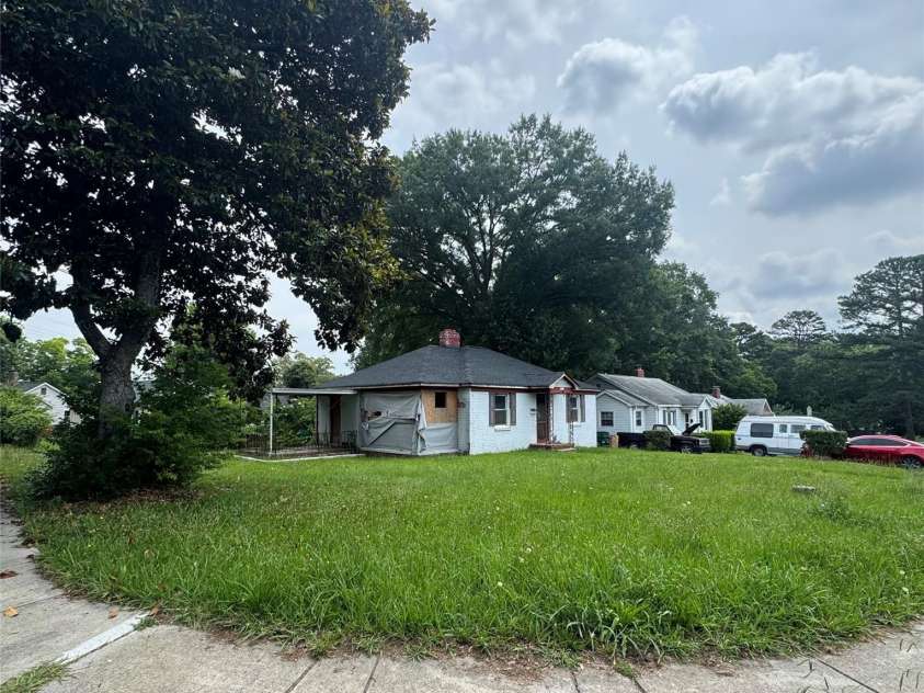 2416 Morton Street, Charlotte, NC 28208.  MLS# CAR4279044, YatesRealty ID 24479. 