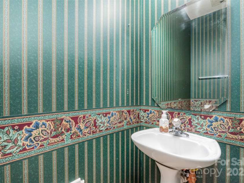 10912 Partridge Cross Lane, Charlotte, NC 28214.  MLS# CAR4303529, YatesRealty ID 2448. 