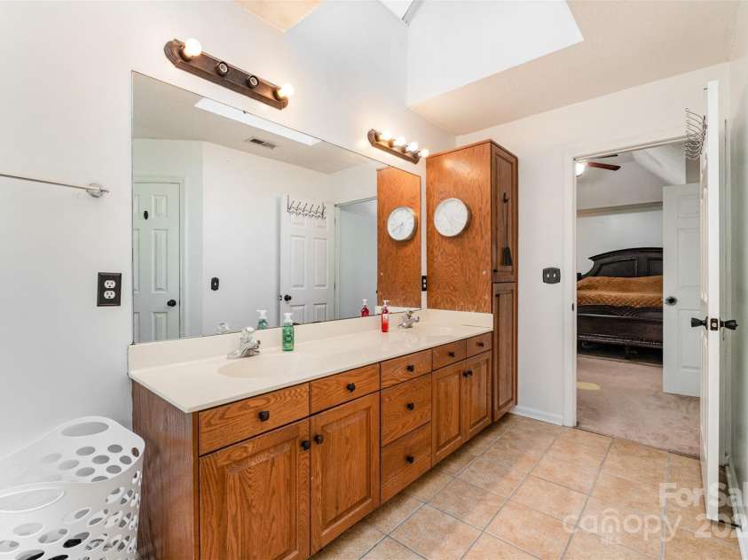 10912 Partridge Cross Lane, Charlotte, NC 28214.  MLS# CAR4303529, YatesRealty ID 2448. 