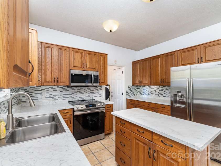 10912 Partridge Cross Lane, Charlotte, NC 28214.  MLS# CAR4303529, YatesRealty ID 2448. 