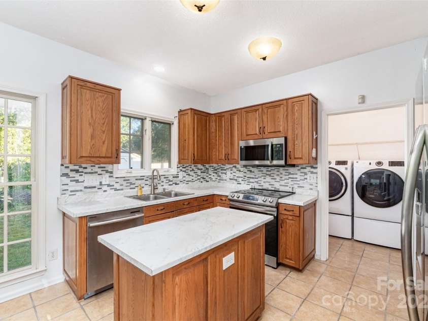 10912 Partridge Cross Lane, Charlotte, NC 28214.  MLS# CAR4303529, YatesRealty ID 2448. 