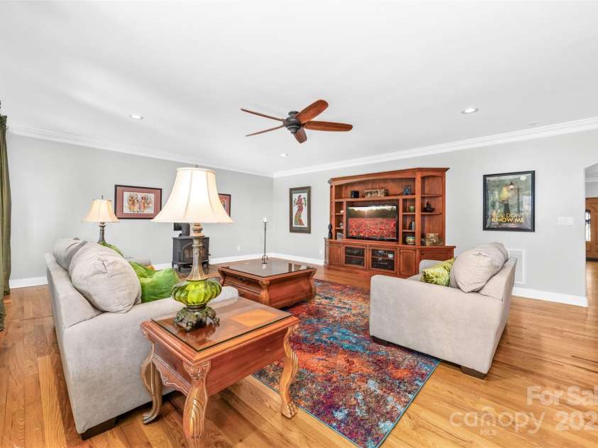 148 Castle Drive, Mooresville, NC 28117.  MLS# CAR4220201, YatesRealty ID 2448. 