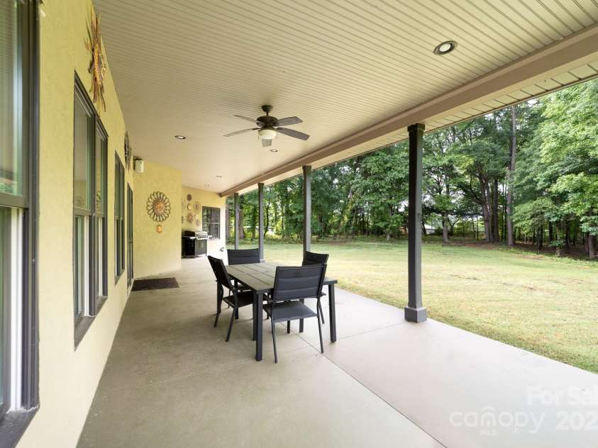 148 Castle Drive, Mooresville, NC 28117.  MLS# CAR4220201, YatesRealty ID 2448. 