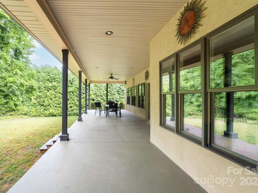 148 Castle Drive, Mooresville, NC 28117.  MLS# CAR4220201, YatesRealty ID 2448. 
