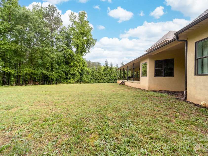 148 Castle Drive, Mooresville, NC 28117.  MLS# CAR4220201, YatesRealty ID 2448. 