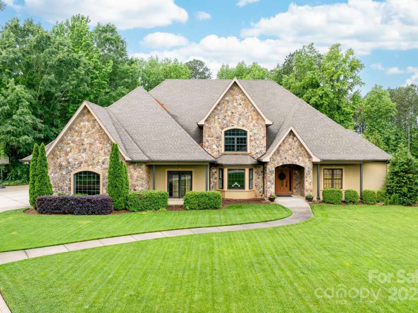 148 Castle Drive, Mooresville, NC 28117.  MLS# CAR4220201, YatesRealty ID 2448. 
