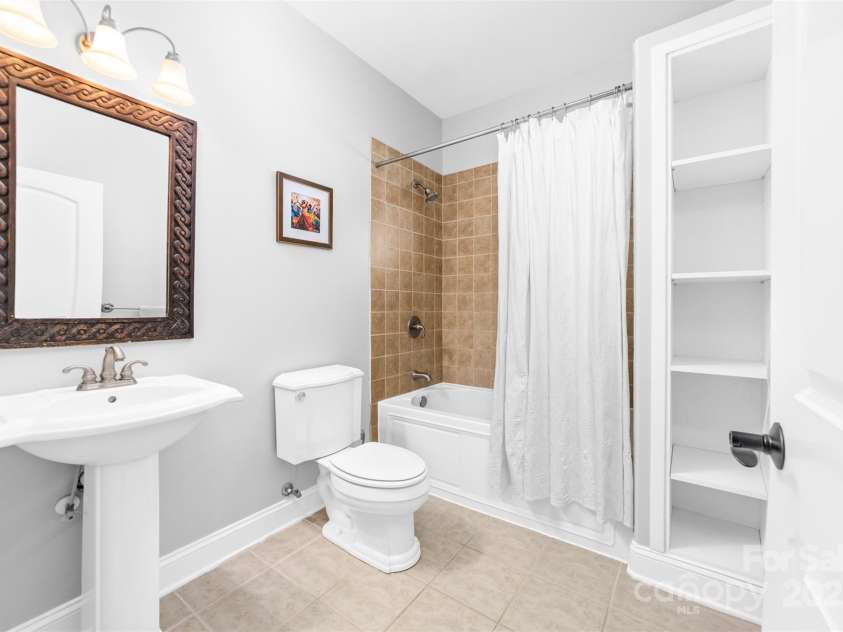 148 Castle Drive, Mooresville, NC 28117.  MLS# CAR4220201, YatesRealty ID 2448. Bedroom 3 en-suite bath