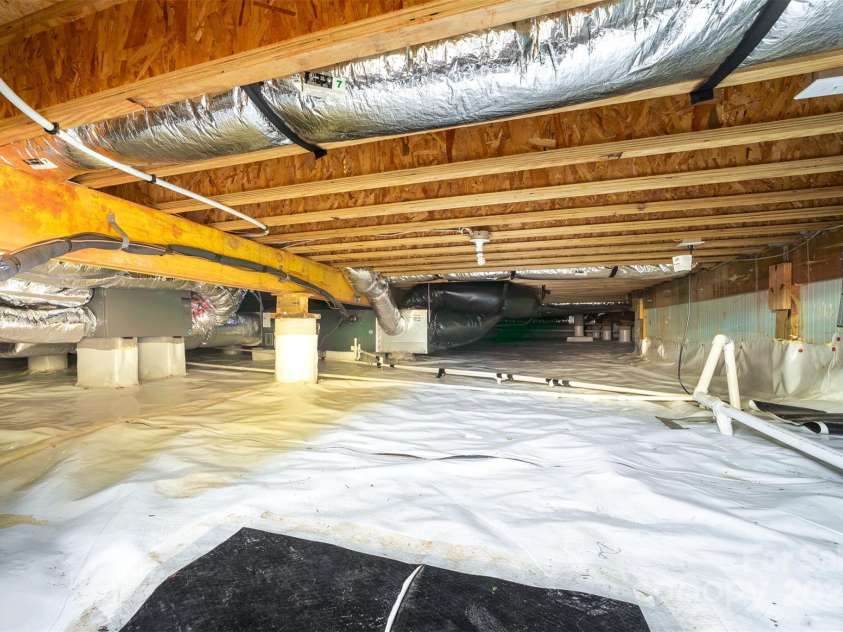 148 Castle Drive, Mooresville, NC 28117.  MLS# CAR4220201, YatesRealty ID 2448. Encapsulated and conditioned crawl space