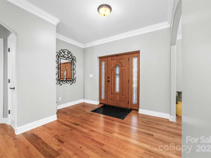 148 Castle Drive, Mooresville, NC 28117.  MLS# CAR4220201, YatesRealty ID 2448. Foyer