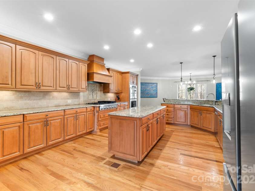 148 Castle Drive, Mooresville, NC 28117.  MLS# CAR4220201, YatesRealty ID 2448. Large kitchen with central island for food prep
