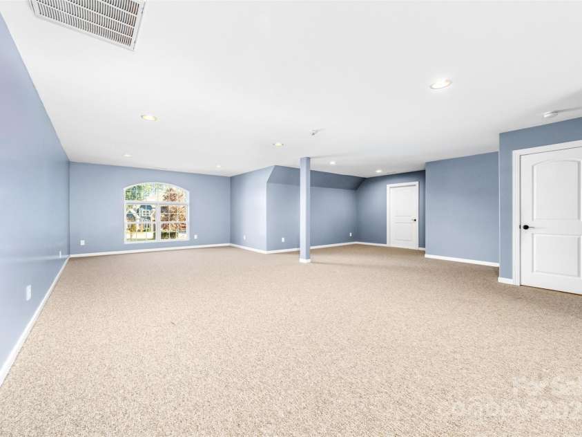 148 Castle Drive, Mooresville, NC 28117.  MLS# CAR4220201, YatesRealty ID 2448. Large upstairs bonus room