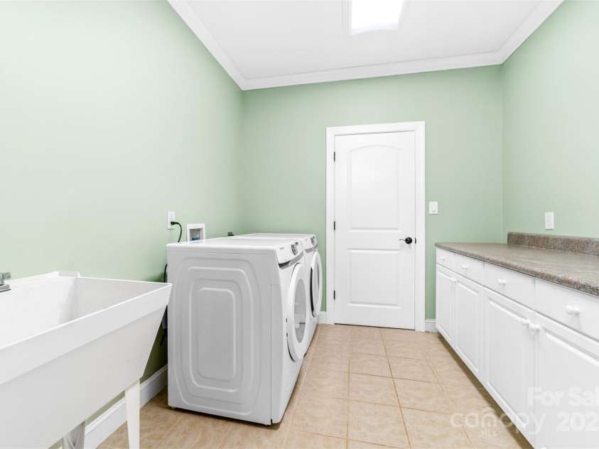 148 Castle Drive, Mooresville, NC 28117.  MLS# CAR4220201, YatesRealty ID 2448. Laundry room with wash basin and folding station