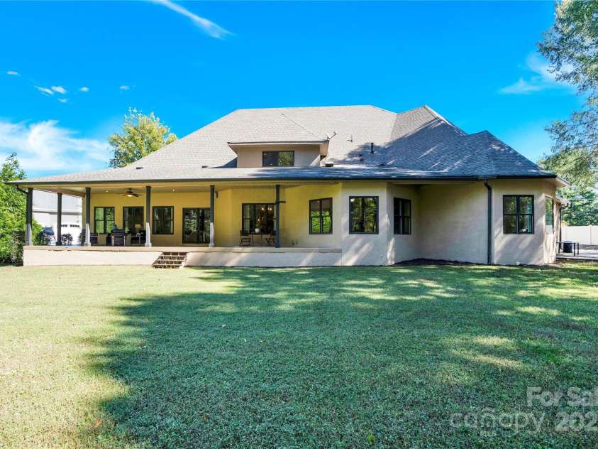 148 Castle Drive, Mooresville, NC 28117.  MLS# CAR4312890, YatesRealty ID 2448. 