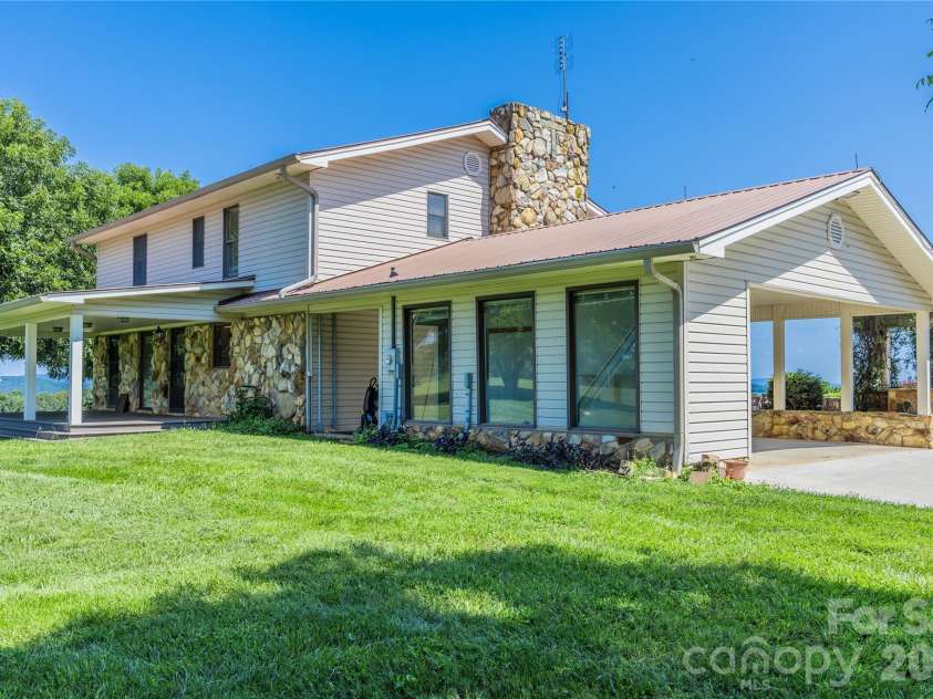 6350 Roscoe Road, Denton, NC 27239.  MLS# CAR4393192, YatesRealty ID 2448. 2 car attached carport