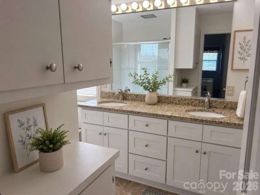 6350 Roscoe Road, Denton, NC 27239.  MLS# CAR4393192, YatesRealty ID 2448. Hallway bathroom