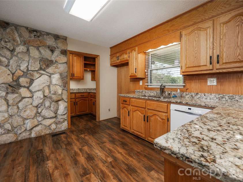 6350 Roscoe Road, Denton, NC 27239.  MLS# CAR4393192, YatesRealty ID 2448. Kitceh with granite countertops