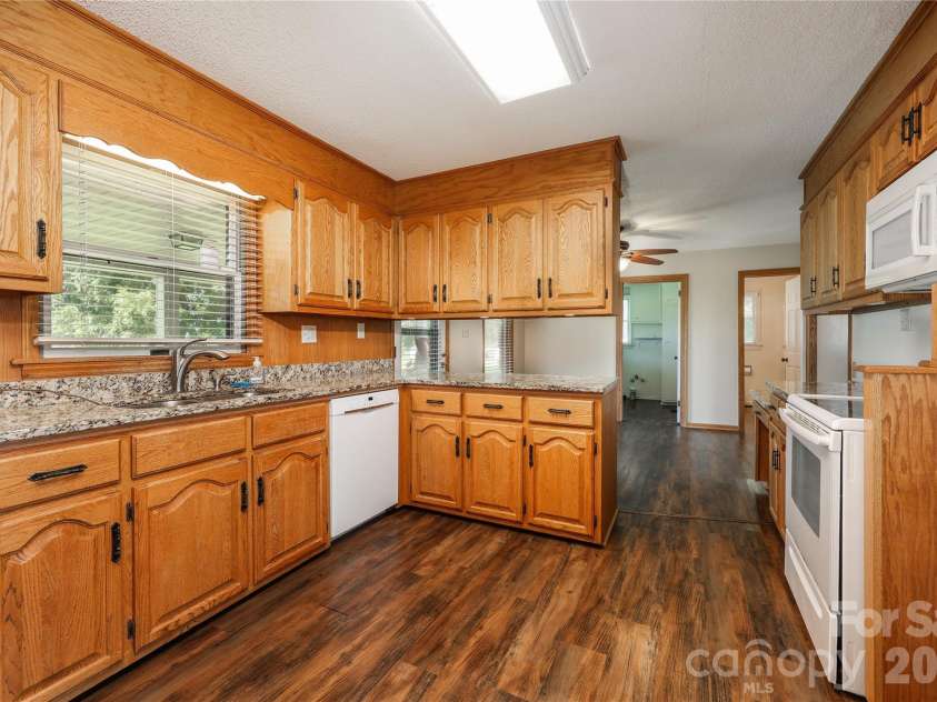 6350 Roscoe Road, Denton, NC 27239.  MLS# CAR4393192, YatesRealty ID 2448. Kitchen