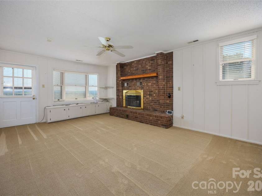 6350 Roscoe Road, Denton, NC 27239.  MLS# CAR4393192, YatesRealty ID 2448. Primary bedroom