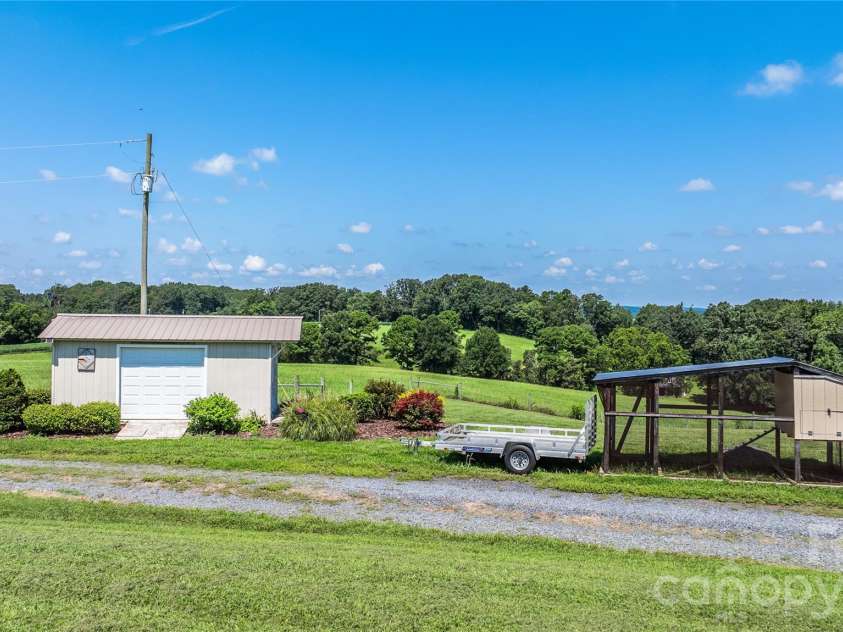 6350 Roscoe Road, Denton, NC 27239.  MLS# CAR4393192, YatesRealty ID 2448. Utility building and chicken coop