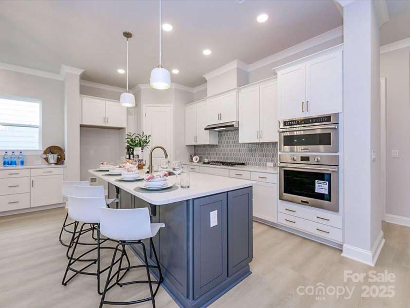 1038 Idyllic Lane, Waxhaw, NC 28173.  MLS# CAR4331673, YatesRealty ID 24480. Kitchen