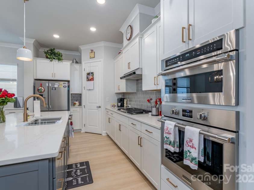 1038 Idyllic Lane, Waxhaw, NC 28173.  MLS# CAR4331673, YatesRealty ID 24480. Kitchen