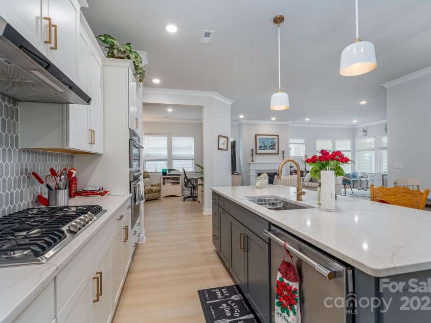 1038 Idyllic Lane, Waxhaw, NC 28173.  MLS# CAR4331673, YatesRealty ID 24480. Kitchen