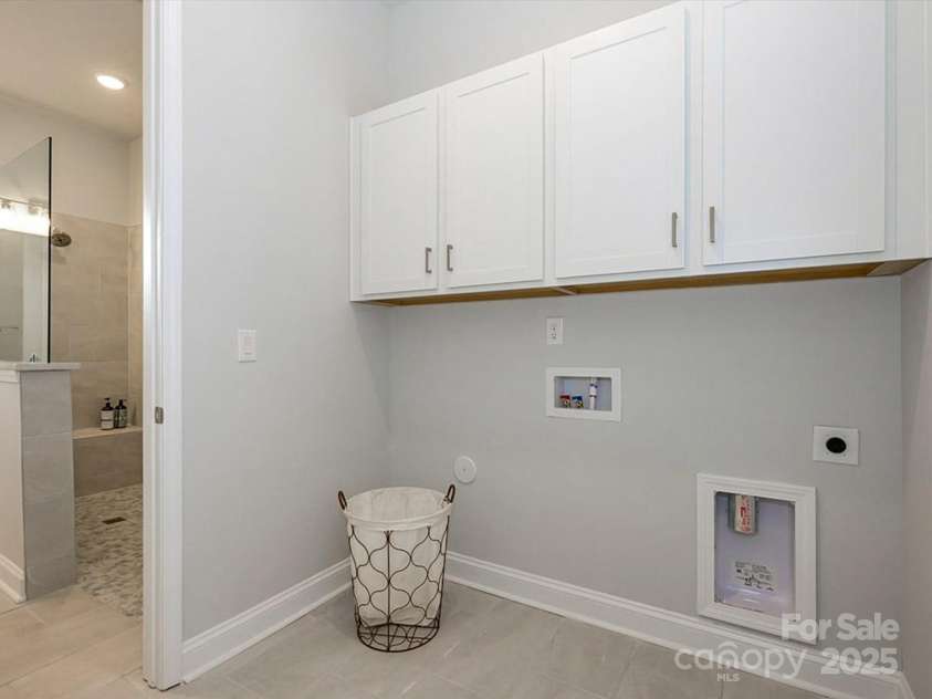 1038 Idyllic Lane, Waxhaw, NC 28173.  MLS# CAR4331673, YatesRealty ID 24480. Laundry Room