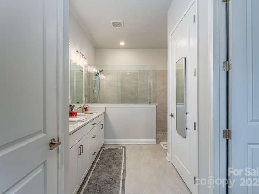 1038 Idyllic Lane, Waxhaw, NC 28173.  MLS# CAR4331673, YatesRealty ID 24480. Primary Bathroom