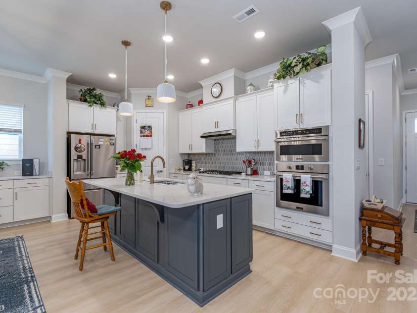 1038 Idyllic Lane, Waxhaw, NC 28173.  MLS# CAR4331673, YatesRealty ID 24480. Spacious Kitchen