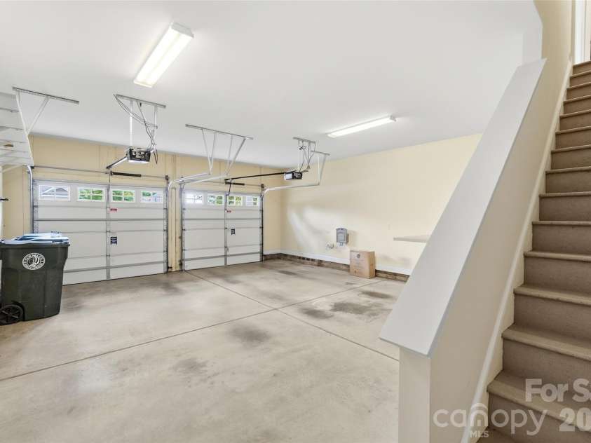 18421 Neville Avenue, Cornelius, NC 28031.  MLS# CAR4413626, YatesRealty ID 24481. Garage