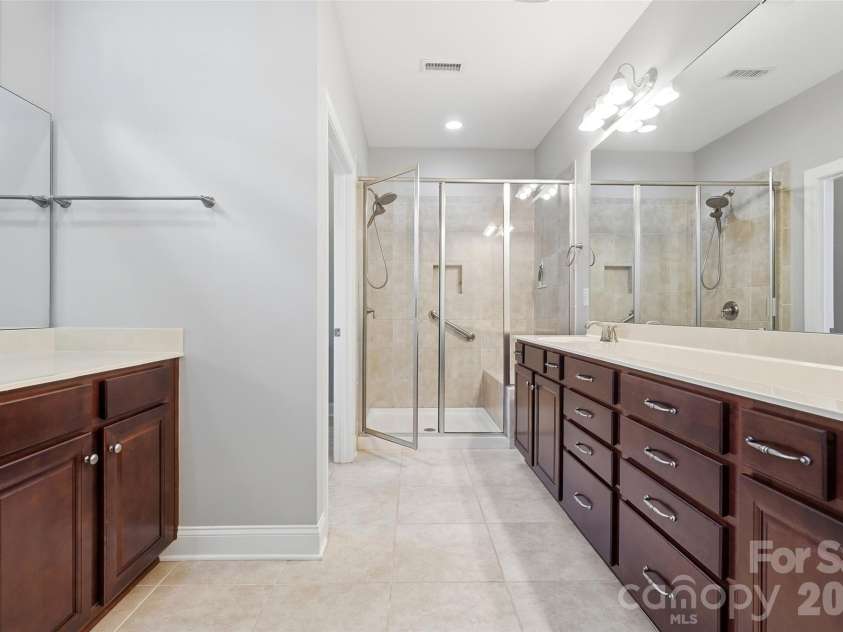 18421 Neville Avenue, Cornelius, NC 28031.  MLS# CAR4413626, YatesRealty ID 24481. Primary Bath