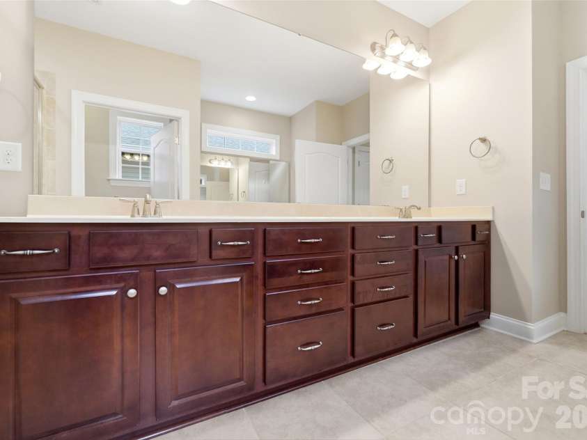 18421 Neville Avenue, Cornelius, NC 28031.  MLS# CAR4413626, YatesRealty ID 24481. Primary Bath