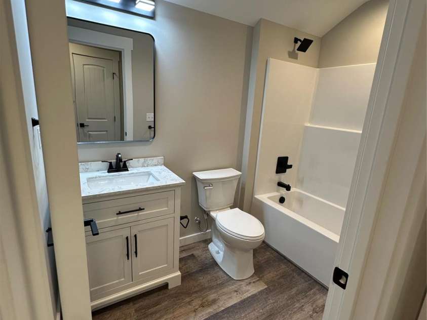 203 1 Oconeechee Avenue, Black Mountain, NC 28711.  MLS# CAR4278596, YatesRealty ID 24481. Upstairs Bath