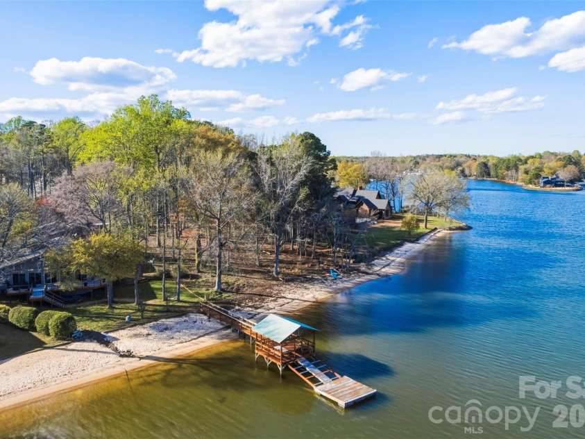 10 Thornwood Court, Lake Wylie, SC 29710.  MLS# CAR4354264, YatesRealty ID 24483. Steps to the beach