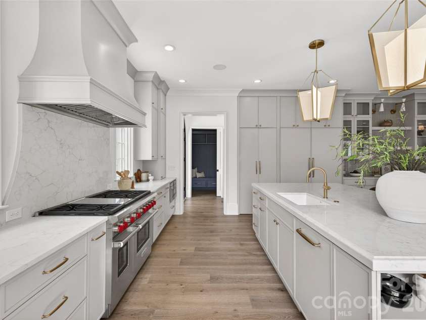 914 Edinburgh Lane, Charlotte, NC 28209.  MLS# CAR4363444, YatesRealty ID 24484. Kitchen