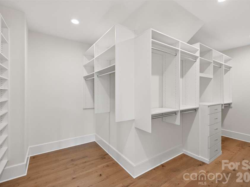 914 Edinburgh Lane, Charlotte, NC 28209.  MLS# CAR4363444, YatesRealty ID 24484. Primary Closet