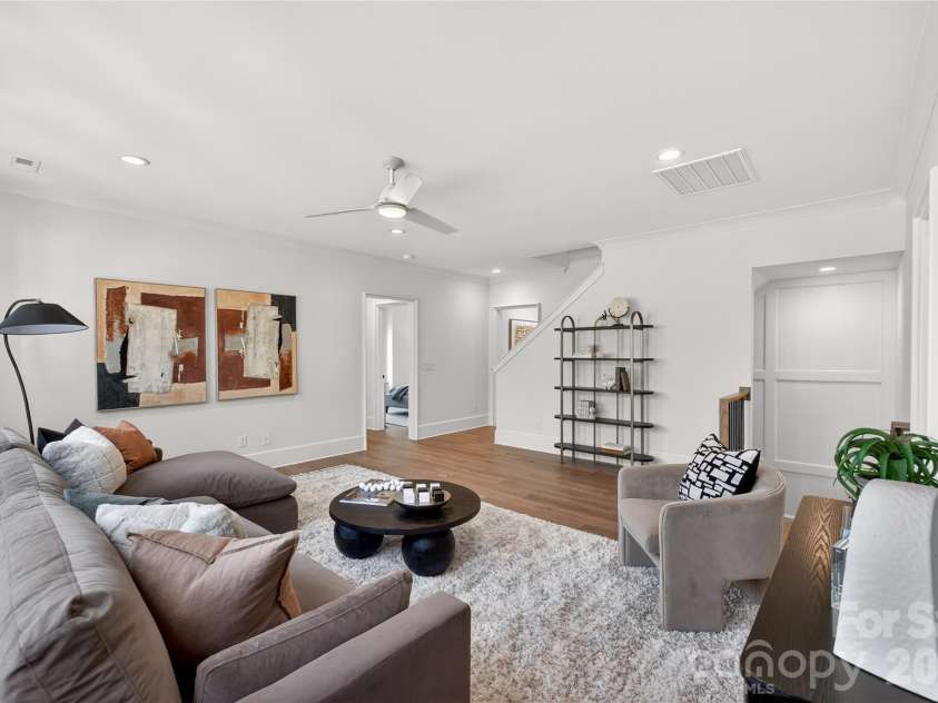 914 Edinburgh Lane, Charlotte, NC 28209.  MLS# CAR4363444, YatesRealty ID 24484. Second Floor Bonus