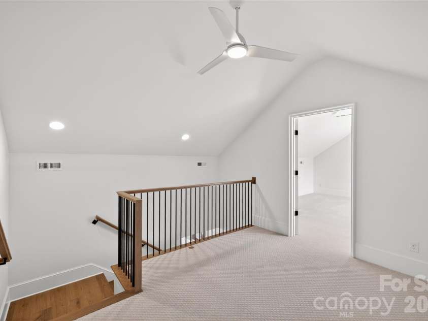 914 Edinburgh Lane, Charlotte, NC 28209.  MLS# CAR4363444, YatesRealty ID 24484. Third Floor Bonus