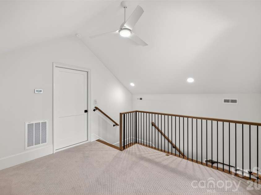 914 Edinburgh Lane, Charlotte, NC 28209.  MLS# CAR4363444, YatesRealty ID 24484. Third Floor Bonus