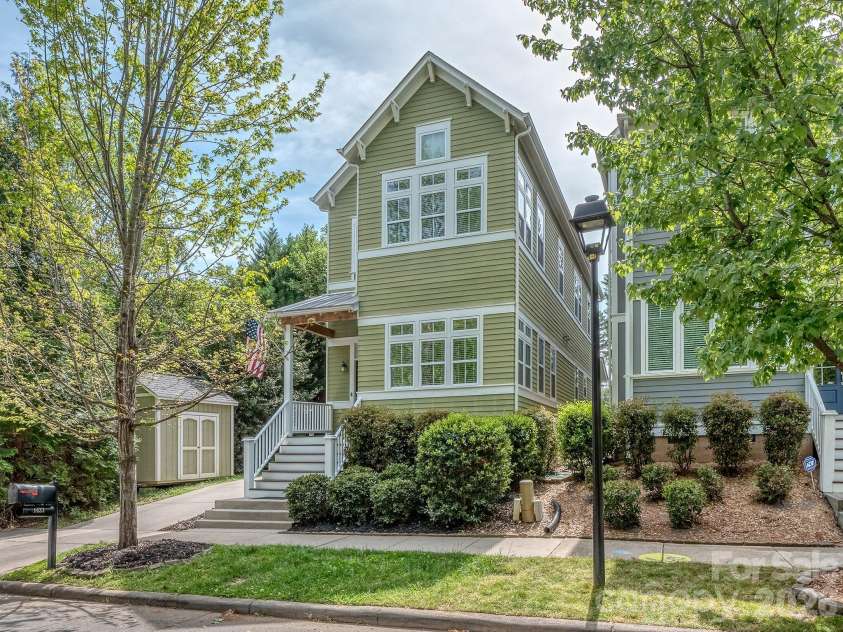 1427 Tippah Park Court, Charlotte, NC 28205.  MLS# CAR4367196, YatesRealty ID 24485. 