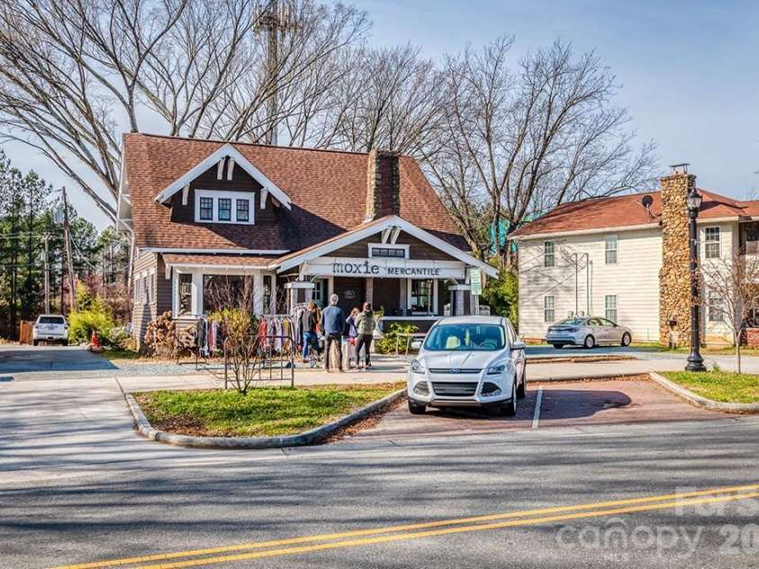 1427 Tippah Park Court, Charlotte, NC 28205.  MLS# CAR4367196, YatesRealty ID 24485. 