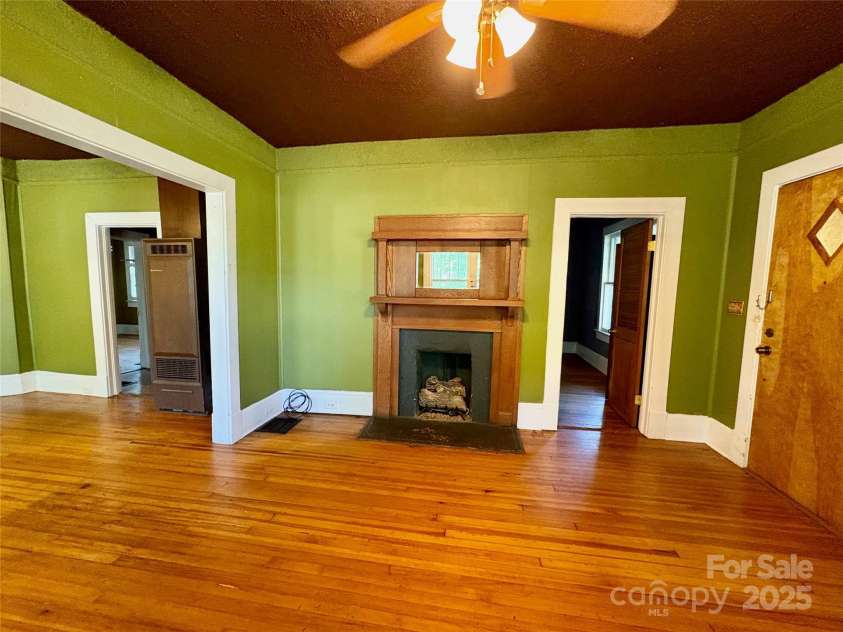 40 Brownwood Avenue, Asheville, NC 28806.  MLS# CAR4276720, YatesRealty ID 24485. 