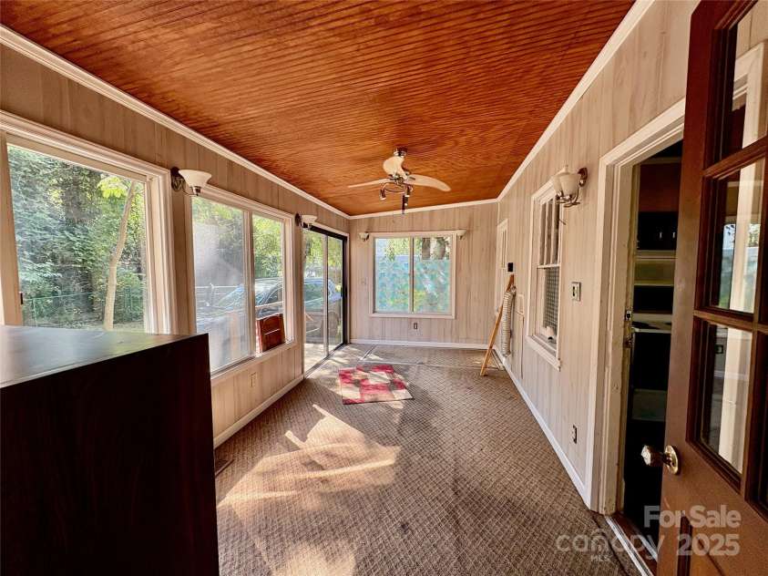 40 Brownwood Avenue, Asheville, NC 28806.  MLS# CAR4276720, YatesRealty ID 24485. 