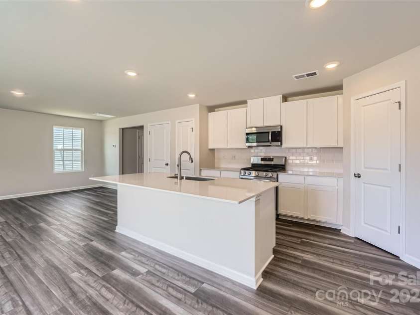 3208 Crawford Avenue, Gastonia, NC 28052.  MLS# CAR4279106, YatesRealty ID 24486. Kitchen
