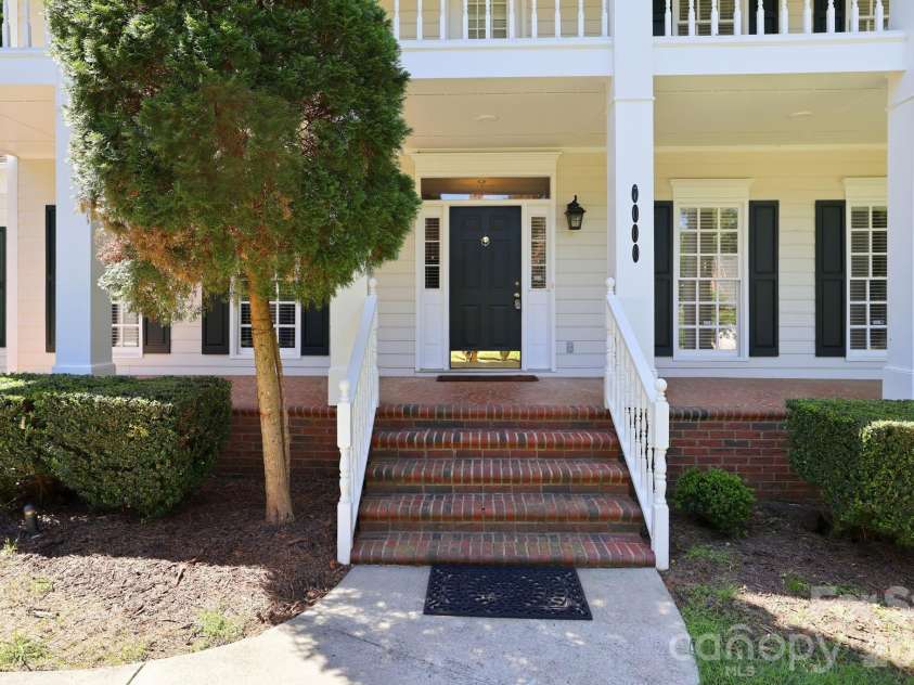 7000 Hollow Oak Drive, Mint Hill, NC 28227.  MLS# CAR4375373, YatesRealty ID 24487. 
