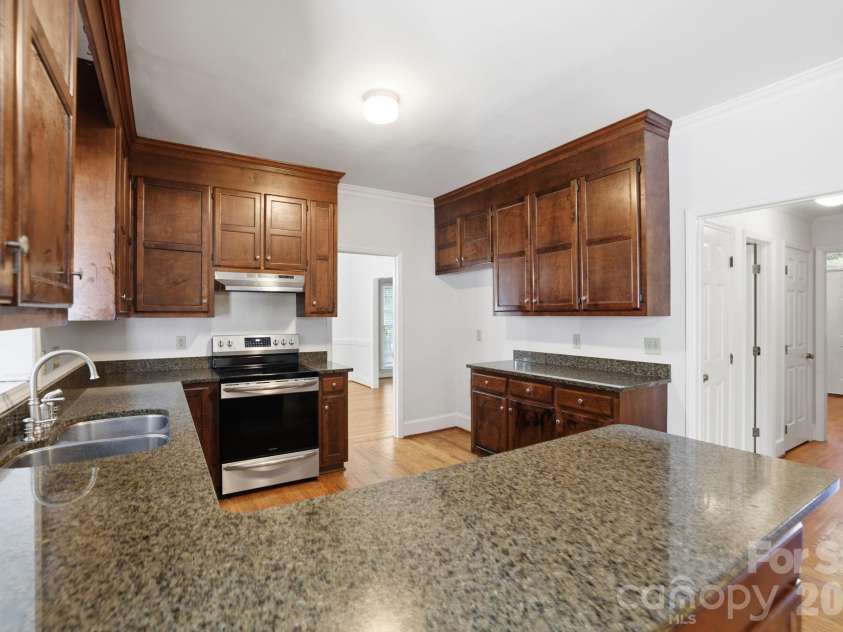 7000 Hollow Oak Drive, Mint Hill, NC 28227.  MLS# CAR4375373, YatesRealty ID 24487. 