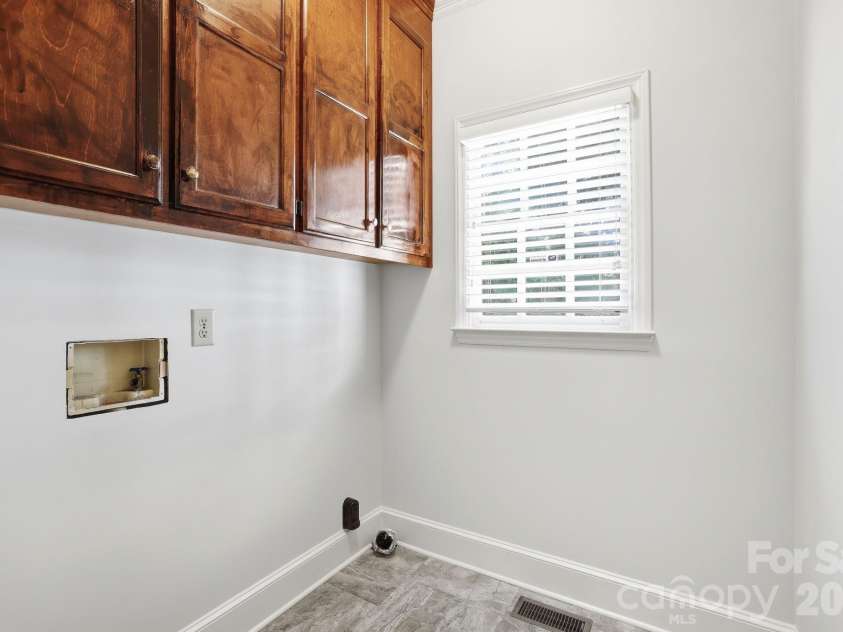 7000 Hollow Oak Drive, Mint Hill, NC 28227.  MLS# CAR4375373, YatesRealty ID 24487. 