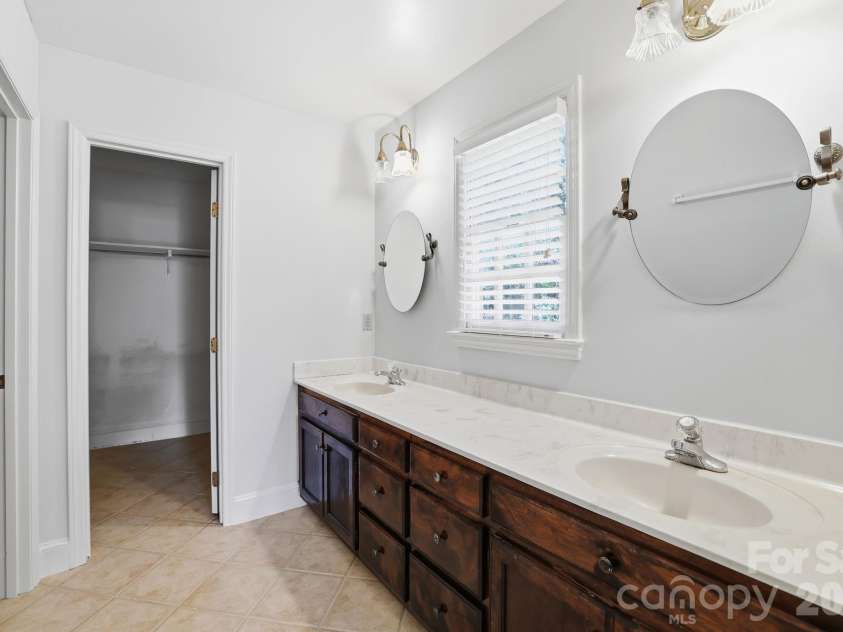 7000 Hollow Oak Drive, Mint Hill, NC 28227.  MLS# CAR4375373, YatesRealty ID 24487. 